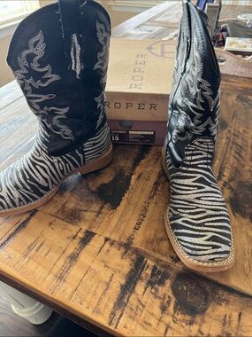 Roper Girl’s Black and Silver Zebra Western Boots